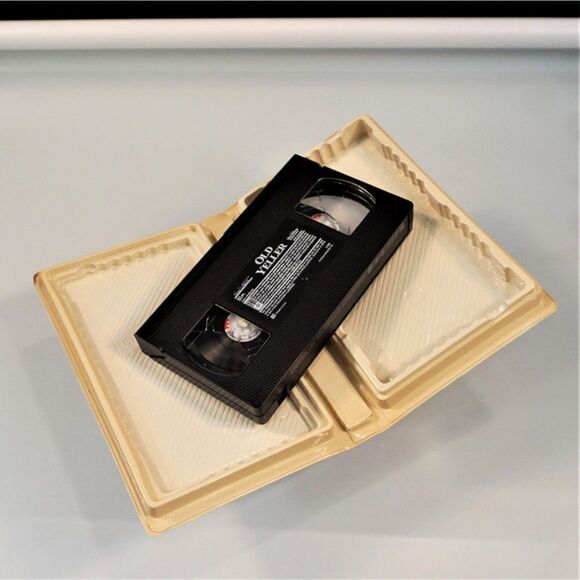 Old Yeller VHS 1998 Clam Shell Walt Disney Film The Animal Adventure Series - Picture 6 of 7